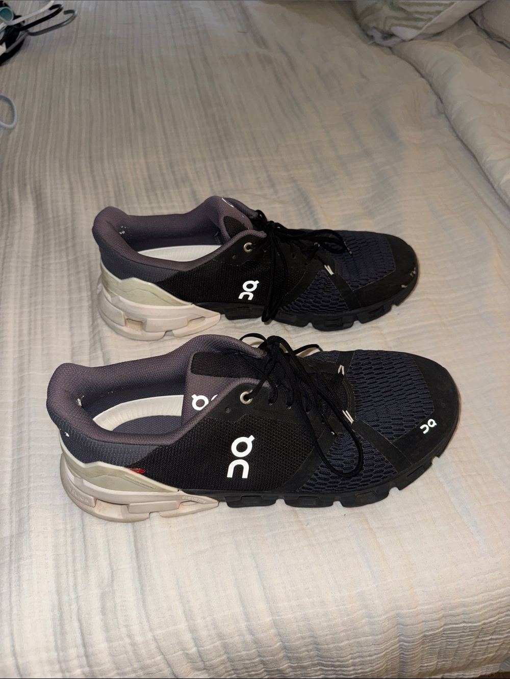 On Cloud Men's Black and Gray Athletic Running Shoes - Picture 4 of 5